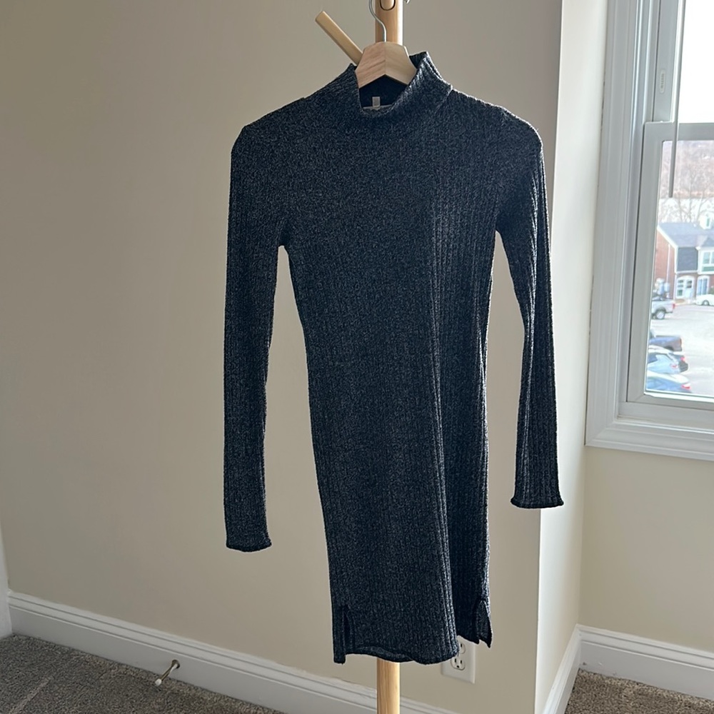 Mock neck Wilfred free sweater dress. XXS